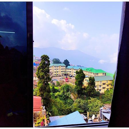 Hotel Premium Pitstop Near Railway Station Best Hotel In Darjeeling ดาร์จีลิง ภายนอก รูปภาพ