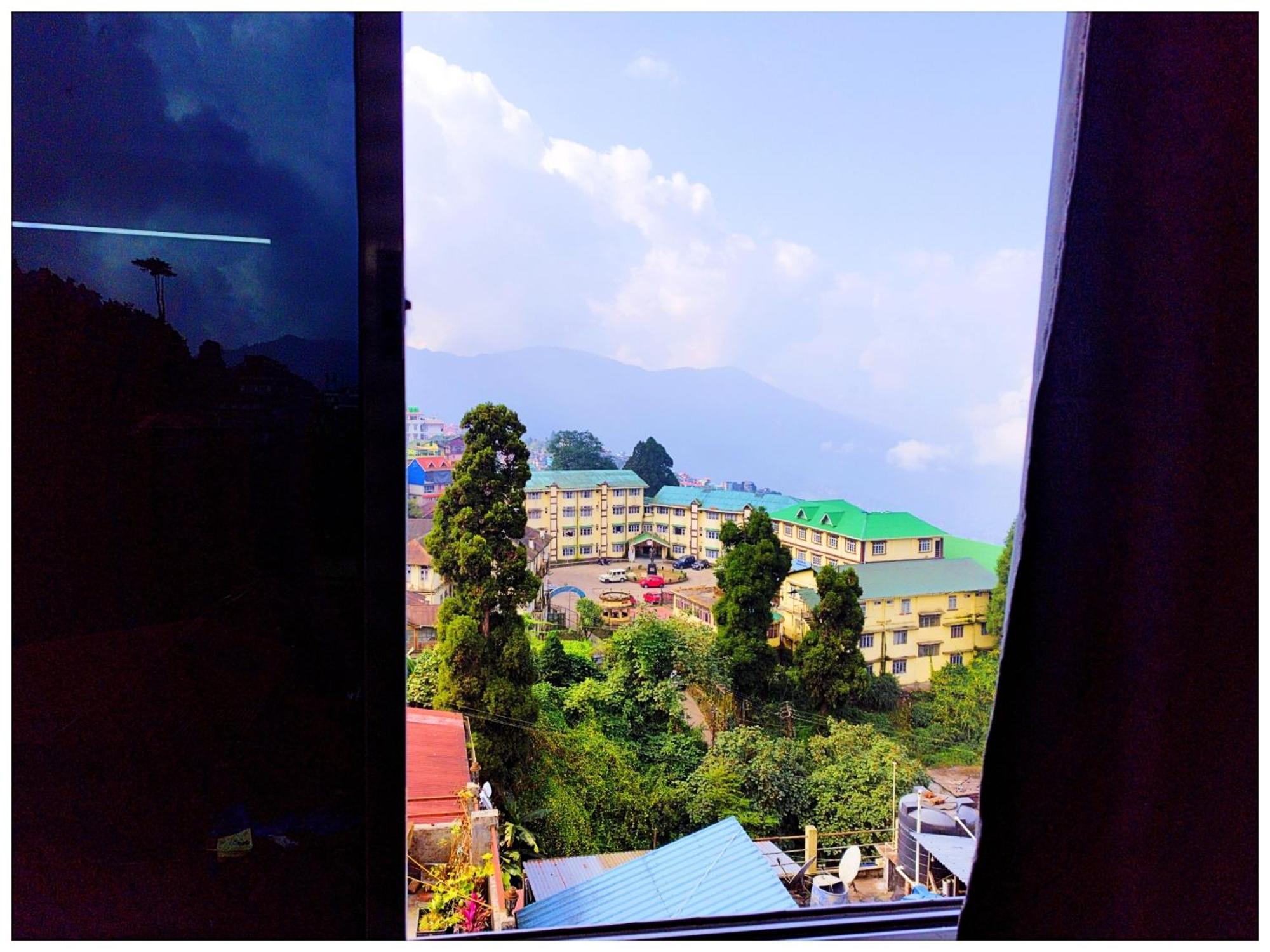 Hotel Premium Pitstop Near Railway Station Best Hotel In Darjeeling ดาร์จีลิง ภายนอก รูปภาพ