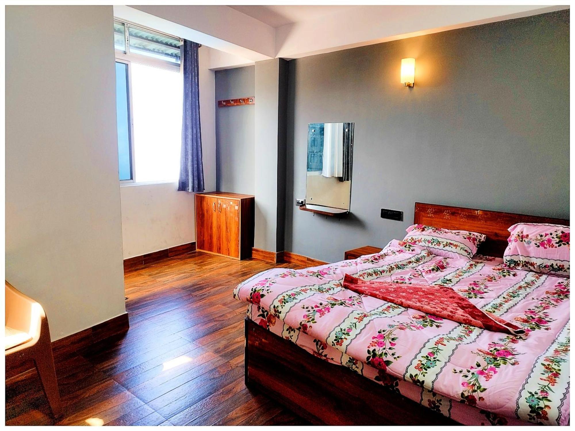 Hotel Premium Pitstop Near Railway Station Best Hotel In Darjeeling ดาร์จีลิง ภายนอก รูปภาพ
